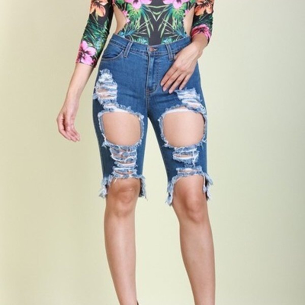 High waist Bermuda Distressed denim shorts
